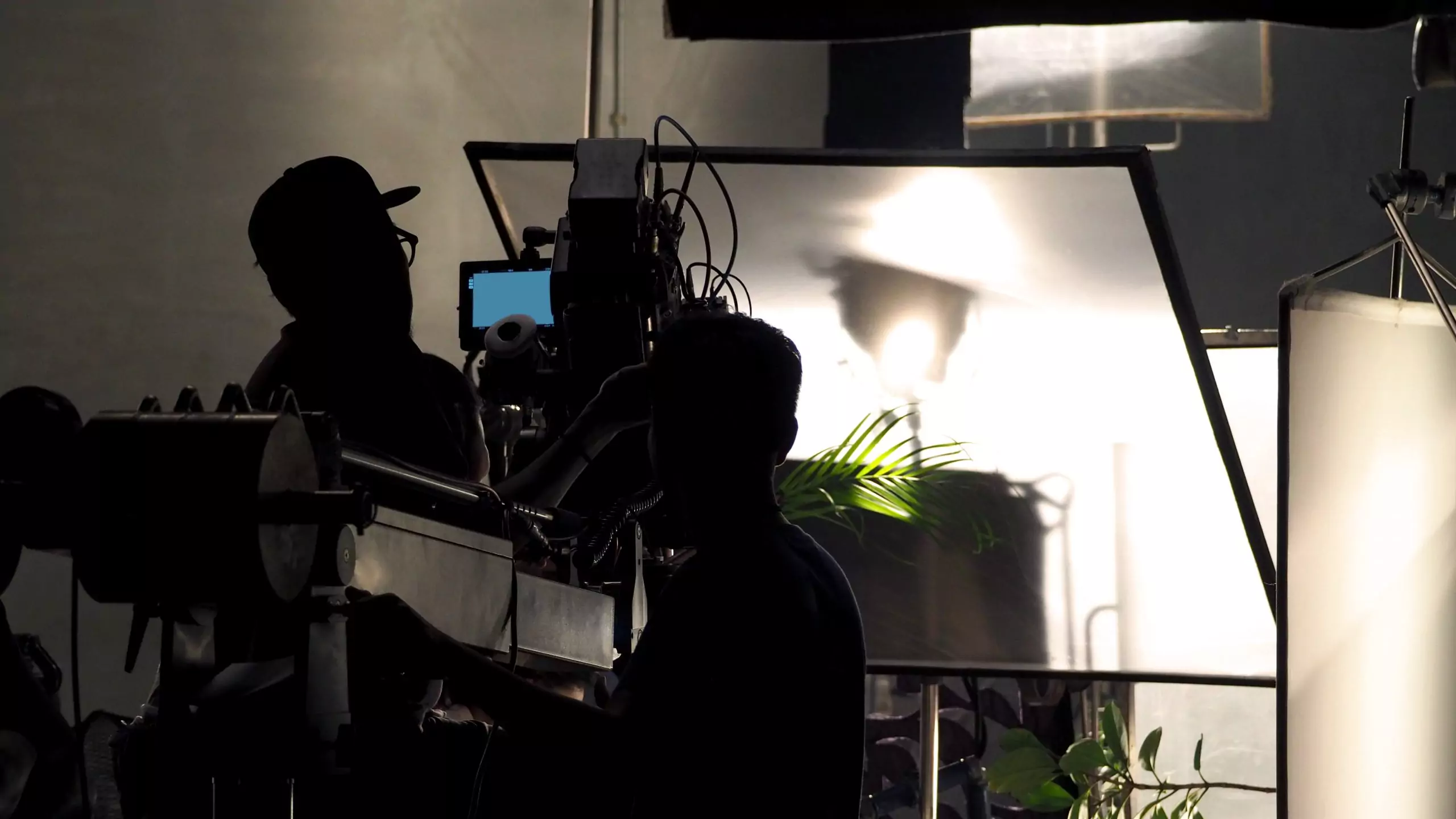 Imagefilm München Produktion - Filmset mit Kamera und Beleuchtung